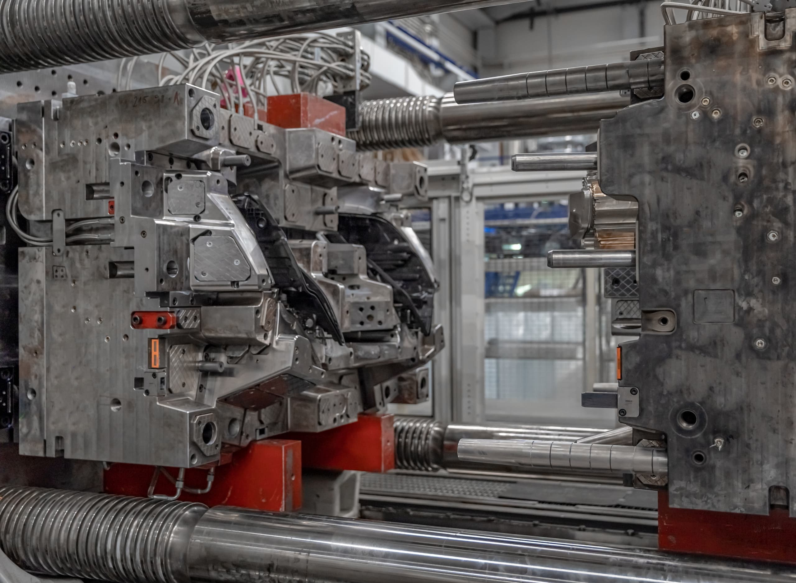 metal-press-plastic-castings-automotive-industry-factory-industry-4-0.jpg